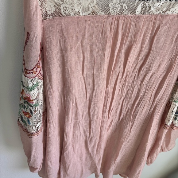 Boho Umgee Blush and Cream Lace Blouse with Embroidered sleeves in size large - Picture 10 of 14